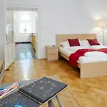 Stadthalle - FamilyCityApartment